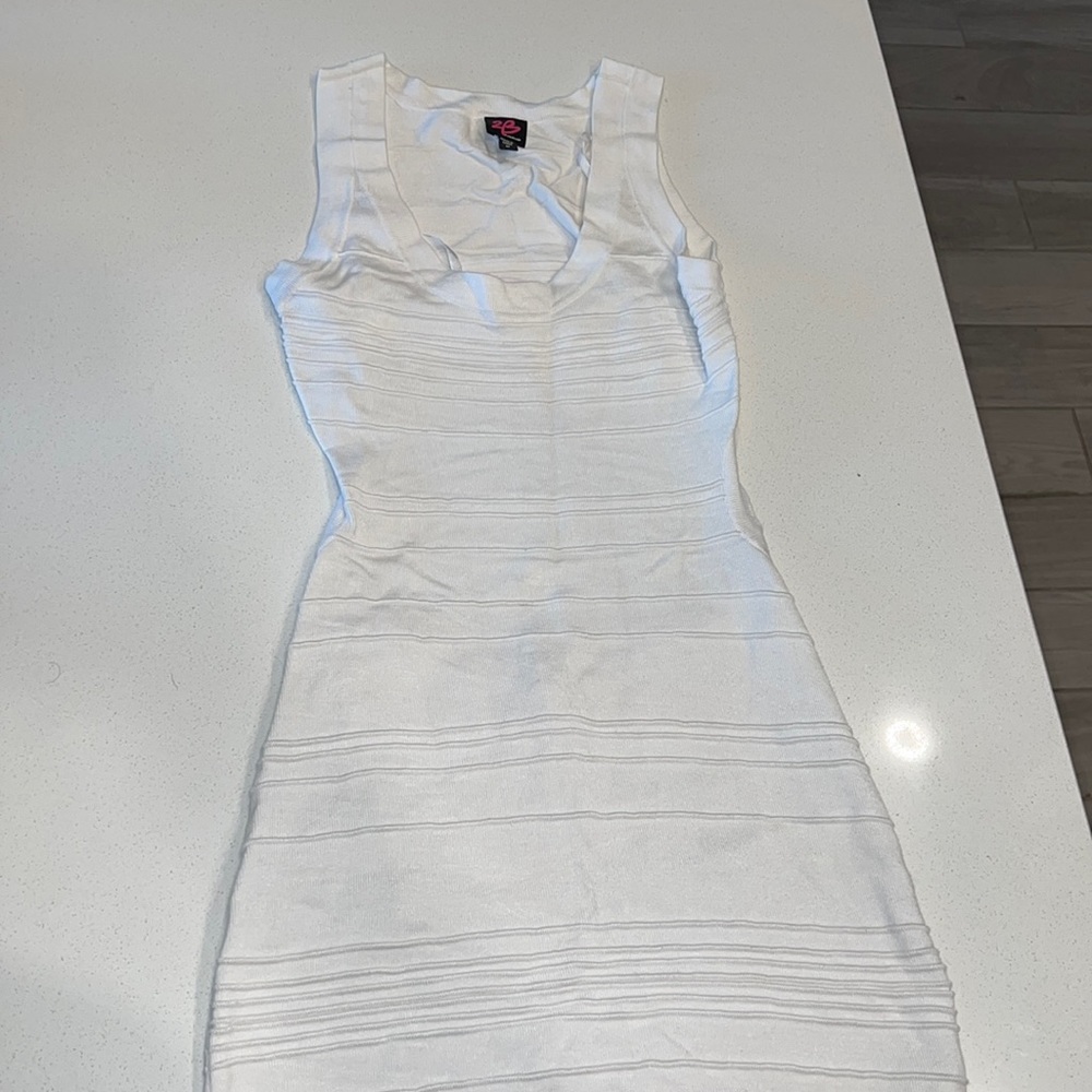 2B Bebe - White Open Back Fitted Dress